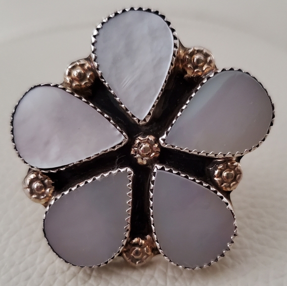 Mother of Pearl Sterling Ring - Picture 4 of 5